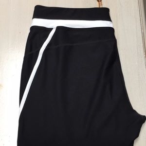 3/$40 1X Women’s Black/White Xersion Fitted Capri